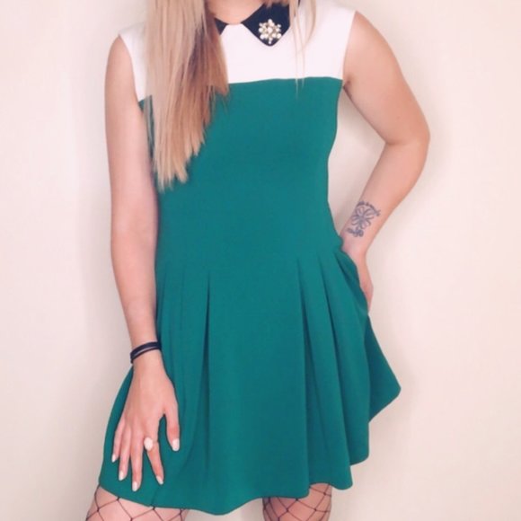 VINTAGE PLEATED SHIFT DRESS (GREEN & WHITE) - Picture 2 of 3